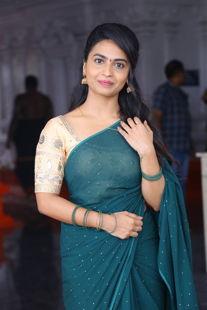 ACTRESS ALEKHYA HARIKA IN GREEN SAREE AT TELUGU MOVIE LAUNCH 8